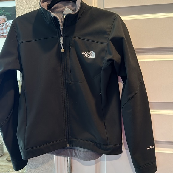 Women’s North Face Apex jacket - Picture 2 of 3